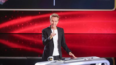 image de la news Cyril Féraud revient pour l'été : on connaît la date de retour de La Carte au Trésors... !