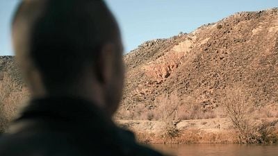 image de la news 100 millions de spectateurs : cette série de science-fiction notée 4,3 sur 5 engage cet acteur de Breaking Bad pour la saison 3 !