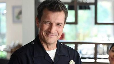image de la news C'est l'une des meilleures séries de science-fiction des années 2000... Et Nathan Fillion, la star de The Rookie, tease une bonne nouvelle pour ses fans !