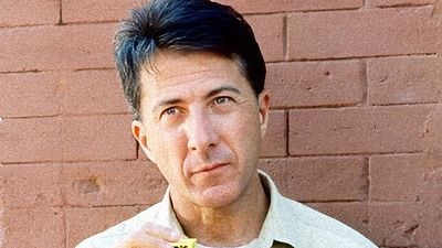 image de la news "Une œuvre fine et magnifique" : noté 4,3 sur 5, c'est le meilleur film de Dustin Hoffman, et c'est grâce à ce grand classique des années 80 qu'il a remporté son 2ème Oscar !