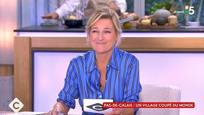 image de la news “Je ne le ferais pas aujourd’hui”, Anne-Elisabeth Lemoine cash sur une erreur en plateau à ses débuts et ce n’est pas dans C à vous !