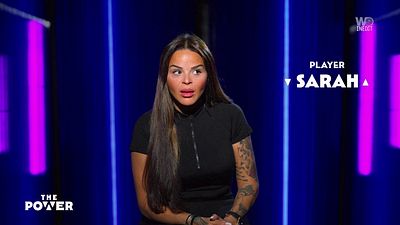 image de la news The Power : pourquoi Sarah Fraisou ne lâche-t-elle jamais son sac à main dans l'émission ?
