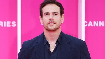 image de la news Demain nous appartient : "Ça m’a fait un petit truc"... Adrien Rob (Damien) réagit au départ de Roberto Calvet (Charles)