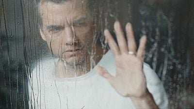 image de la news Premières images : ce thriller de science-fiction Netflix déconseillé aux moins de 16 ans est réalisé par un Français !