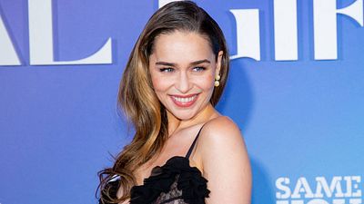 image de la news 7 ans après la fin de Game of Thrones, y a-t-il une chance de revoir Emilia Clarke dans cet univers d'heroic fantasy ? Sa réponse est claire !