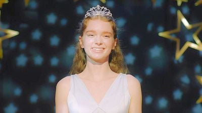 image de la news Déconseillée aux moins de 16 ans : on a vu Carrie, la mini-série adaptée de Stephen King, et on ne va pas vous mentir...