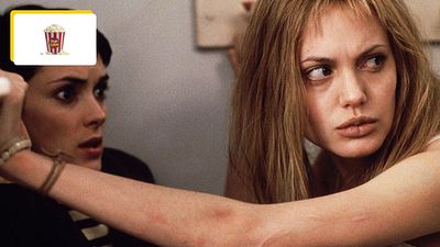 image de la news "Il y avait le camp Winona Ryder, et il y avait le camp Angelina Jolie" : c'était il y a 25 ans, sur le tournage de Une vie volée