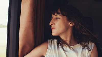 image de la news Juliette Armanet, de chanteuse à actrice ! Elle va vous emporter avec Partir un jour en ouverture de Cannes 2025