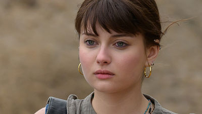 image de la news Tout pour la lumière : "Baya craque complètement pour Eden...", Louve le Coadou se confie sur l'amour impossible de son personnage