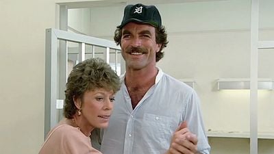 image de la news Magnum : pourquoi le héros culte des années 80 incarné par Tom Selleck portait-il toujours cette casquette ?