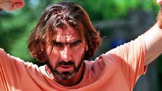 image de la news Eric Cantona colle un carton rouge au mal-logement