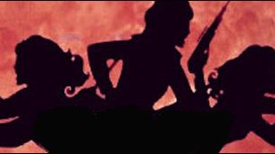 image de la news Découvrez la 1ère des "Drôles de Dames" !