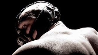 image de la news "The Dark Knight Rises" : première photo de Tom Hardy en Bane !
