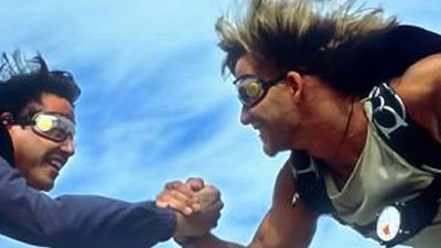 image de la news "Point Break" : une nouvelle version aux allures de James Bond !