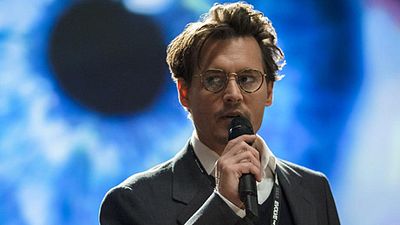 image de la news Transcendence : Johnny Depp perd les pédales dans la bande-annonce