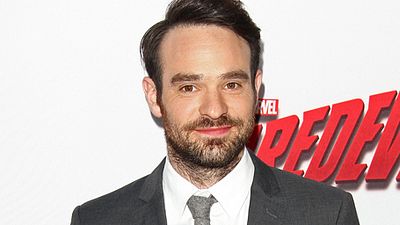 image de la news Daredevil : Qui est Charlie Cox, l'acteur sous le masque du super-héros de la série ?