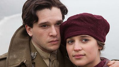 image de la news Mémoires de jeunesse : de nouvelles photos de Kit 'Jon Snow' Harington et Alicia Vikander