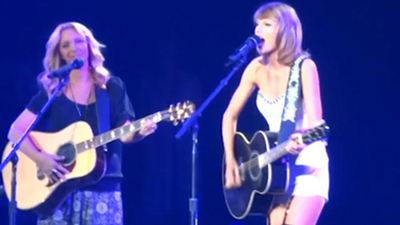 Taylor Swift et Lisa Kudrow reprennent une chanson culte de Friends