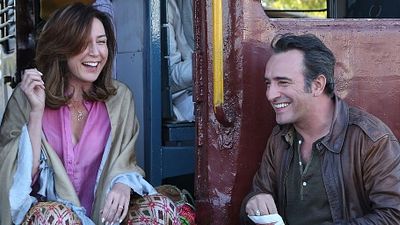 image de la news Extrait Un + Une : Jean Dujardin et Elsa Zylberstein se font du gringue au bord du Gange