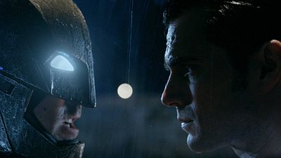 image de la news Batman et Superman posent en coulisses sur les photos du film