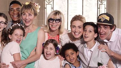 image de la news Bande-annonce C'est quoi cette famille ?! : Julie Gayet face à des enfants qui font la loi...