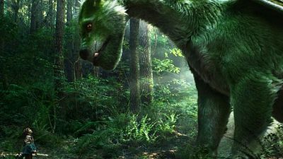 image de la news Nouvelle bande-annonce Peter et Elliott le dragon : la créature titanesque de Disney passe à l'attaque !
