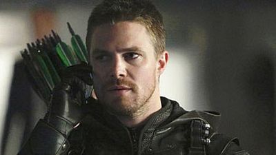 image de la news Arrow : un début de saison "vicieux" et "violent" selon Stephen Amell