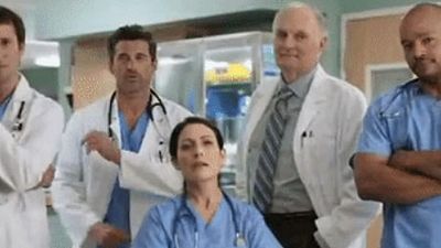 image de la news De Grey's Anatomy à Scrubs : les médecins cultes des séries réunis dans une seule vidéo !