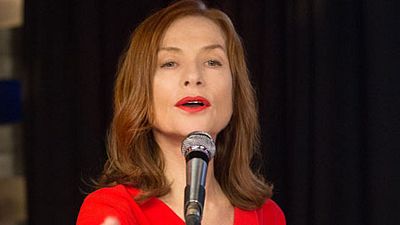 image de la news Bande-annonce Souvenir : Isabelle Huppert piquante en chanteuse has-been sur le retour