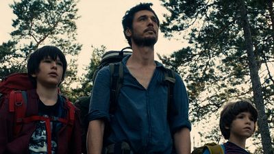 image de la news Bande-annonce Dans la forêt : Jérémie Elkaïm est un père en proie à la folie…