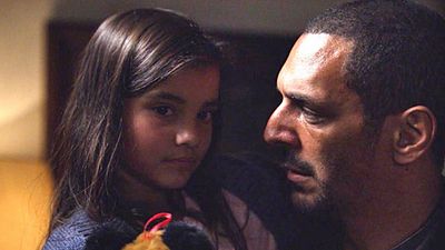 image de la news Bande-annonce Le Serpent aux mille coupures : Tomer Sisley prend une famille en otage pour sauver sa peau