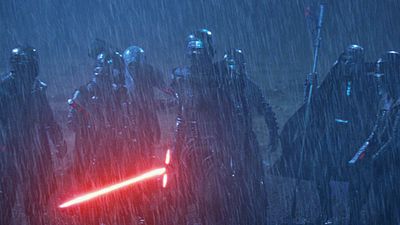 image de la news Star Wars : Kylo Ren bien entouré dans Les Derniers Jedi ? [SPOILERS]