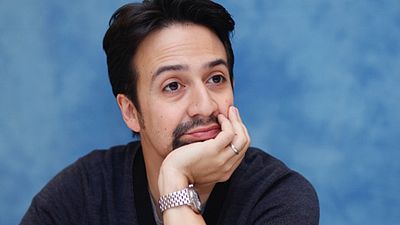 image de la news Mary Poppins Returns : de nouvelles photos avec Lin-Manuel Miranda