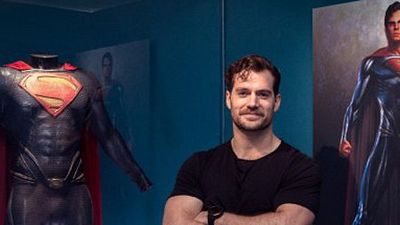 image de la news Quand Henry Cavill visite l’expo DC au musée Art Ludique à Paris