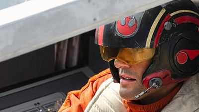 image de la news Star Wars 8 : Oscar Isaac s'est fait gifler 27 fois par Carrie Fisher !