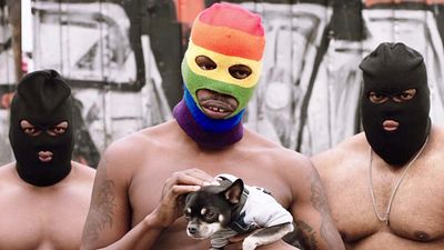 image de la news Coexister : quand des rappeurs gangstas sortent les kalachs roses et drapeaux arc-en-ciel