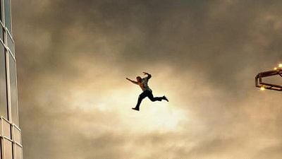 image de la news Bande-annonce explosive Skyscraper : mission sauvetage dans un gratte-ciel pour Dwayne Johnson