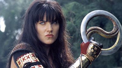image de la news 50 ans de Lucy Lawless : pourquoi Xena était une série phare des années 90 ?