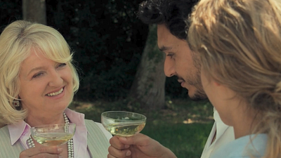 image de la news Bande-annonce Abdel et la comtesse : quand un jeune de cité aide Charlotte De Turckheim à conserver son château