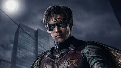 Titans : le Robin de la série DC Universe encaisse les coups en costume