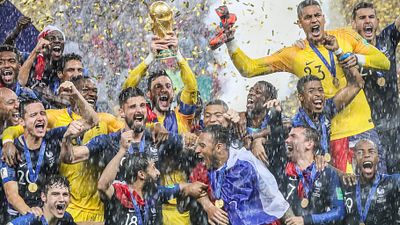image de la news Franck Gastambide, Evangeline Lilly, Philippe Lacheau, Dwayne Johnson : quand la planète cinéma devient planète football... et planète Bleus