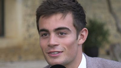 image de la news Clément Rémiens (Danse avec les stars) : sa série culte, ses acteurs fétiches... il nous dit tout ! [INTERVIEW]