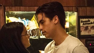 image de la news Riverdale : les ados de la série aujourd'hui VS leurs parents lorsqu'ils avaient leur âge