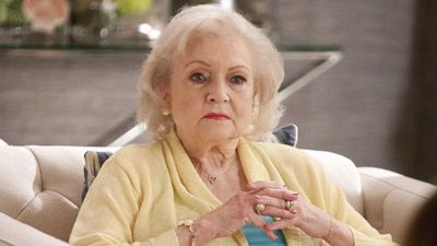image de la news Mort de Betty White à 99 ans, inoubliable "Craquante" et icone de la télé américaine