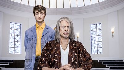image de la news Miracle Workers : "La saison 2 sera très différente", selon le créateur Simon Rich [INTERVIEW]