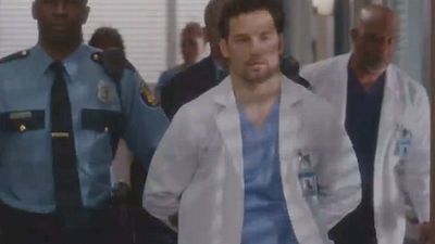 image de la news Grey's Anatomy saison 15 : le brouillard et la panique s'abattent sur Seattle dans le teaser du final