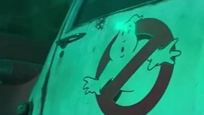 image de la news SOS Fantômes 3 : Finn Wolfhard (Stranger Things) et Mckenna Grace (Annabelle 3) sur la 1ère photo de tournage