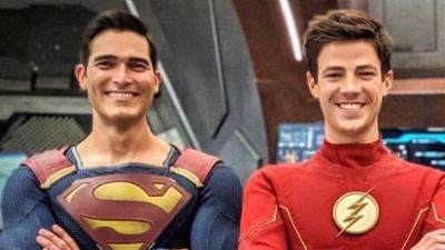 image de la news Arrow : Flash entouré de deux Superman sur la nouvelle photo du cross-over