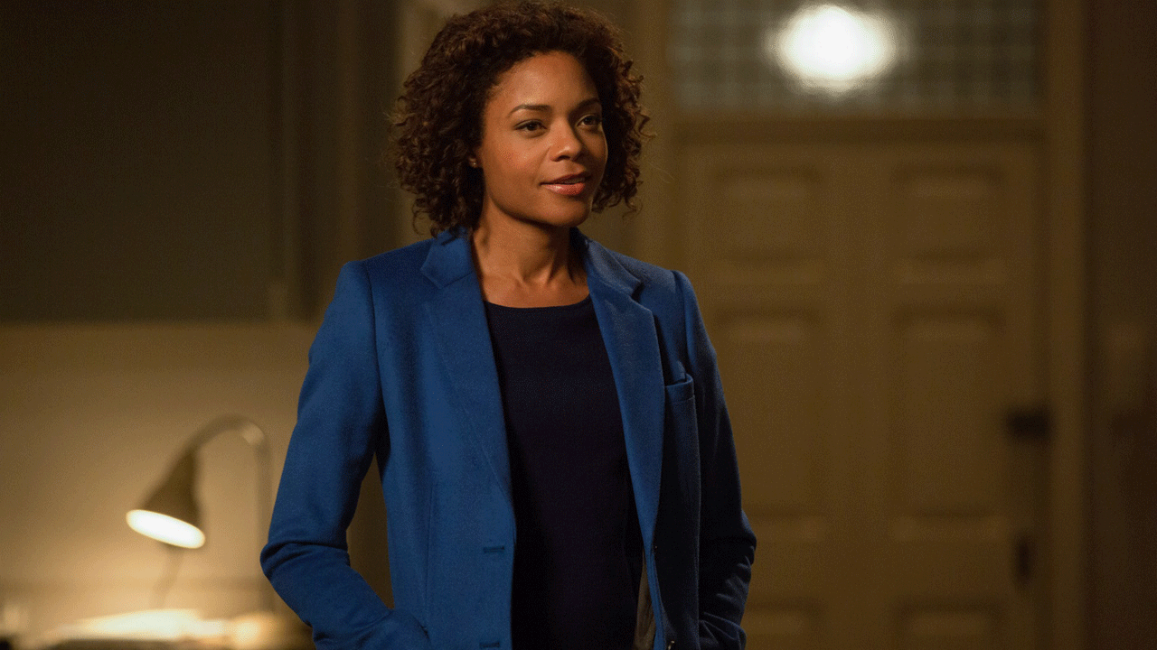 image de la news James Bond : bientôt un spin-off sur Moneypenny ?