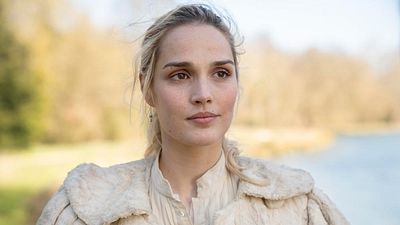 image de la news Le Bazar de la charité sur TF1 : "Victor va bouleverser la vie d'Alice" confie Camille Lou